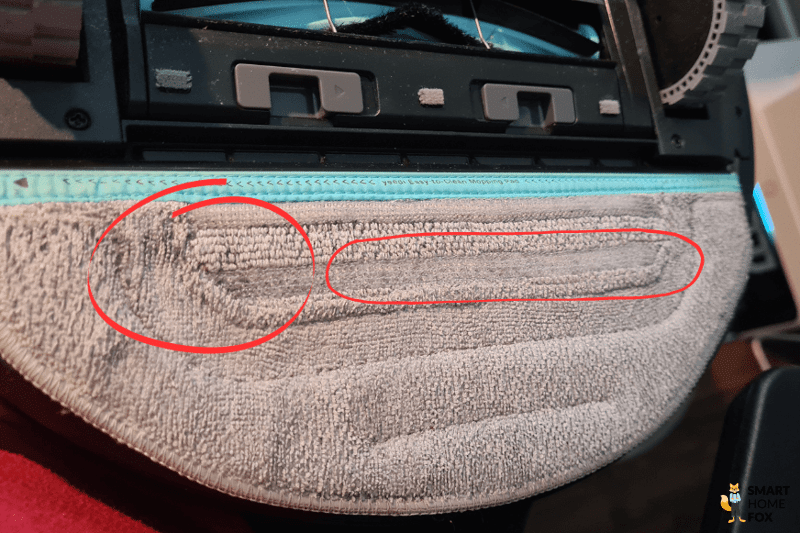 Der Wischmopp des Yeedi Cube ist nach der Reinigung an der OMNI-Station zu sehen.